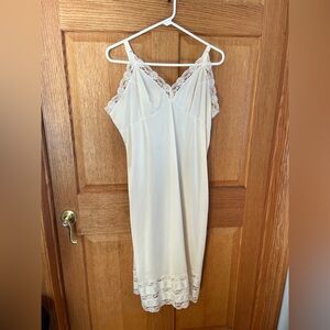Vintage Movie Star cream colored, lace trimmed full slip dress